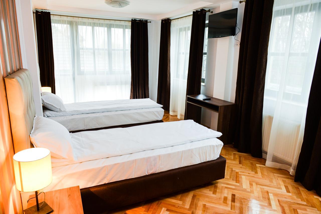 Отель Park House Деж Экстерьер фото