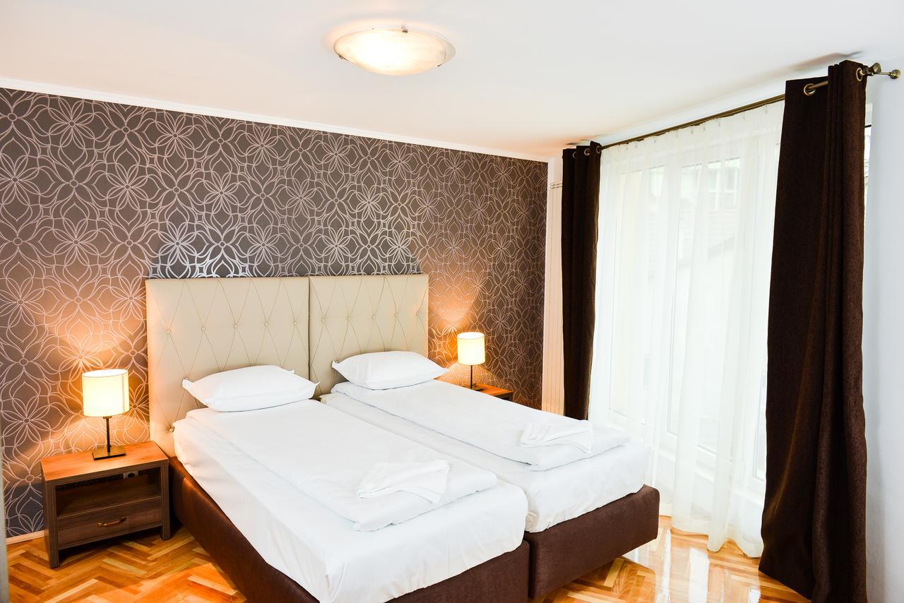 Отель Park House Деж Экстерьер фото