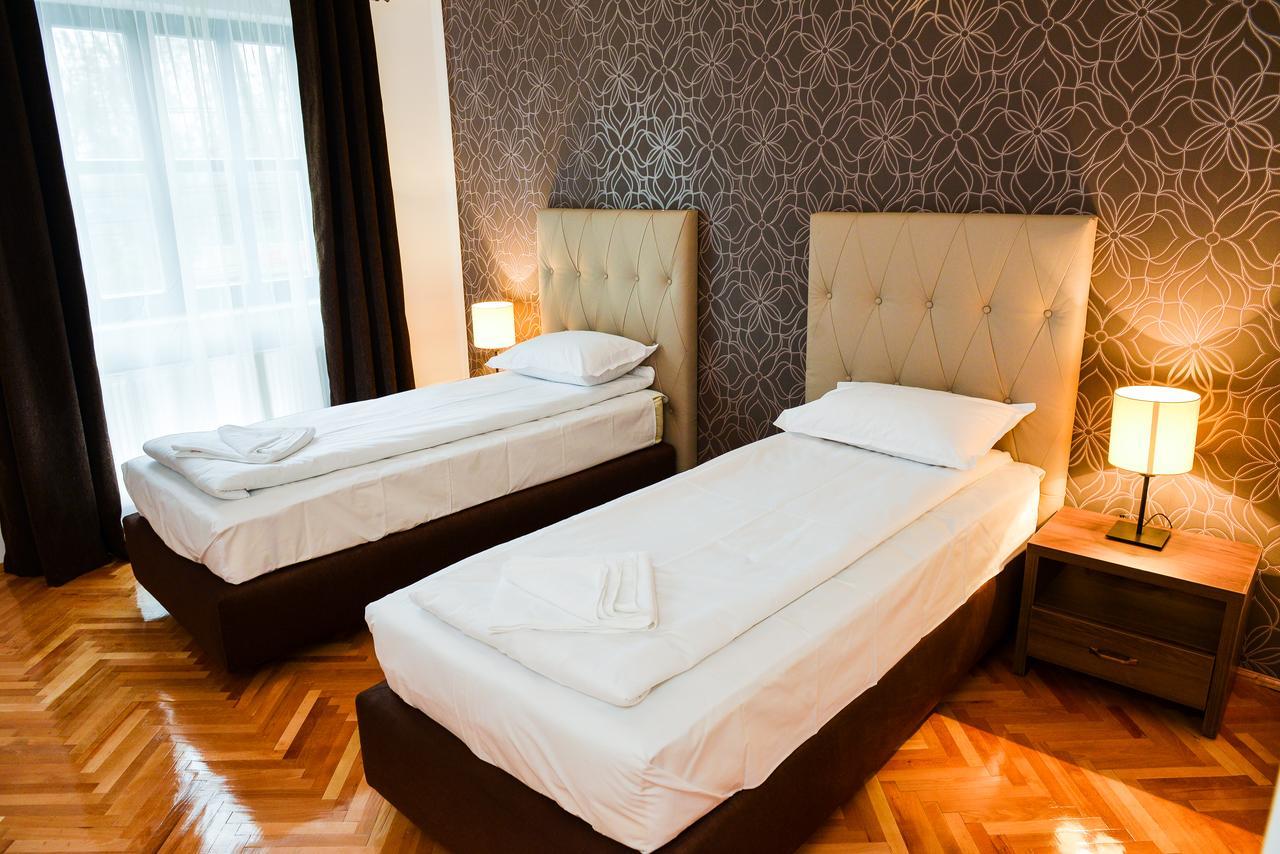 Отель Park House Деж Экстерьер фото